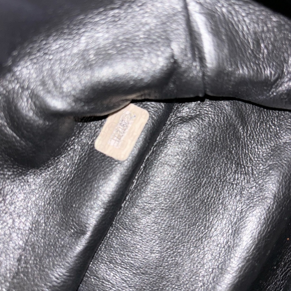 Vintage Chanel!!! Buy this Authentic CHANEL large lambskin shopping tote - Picture 4 of 16